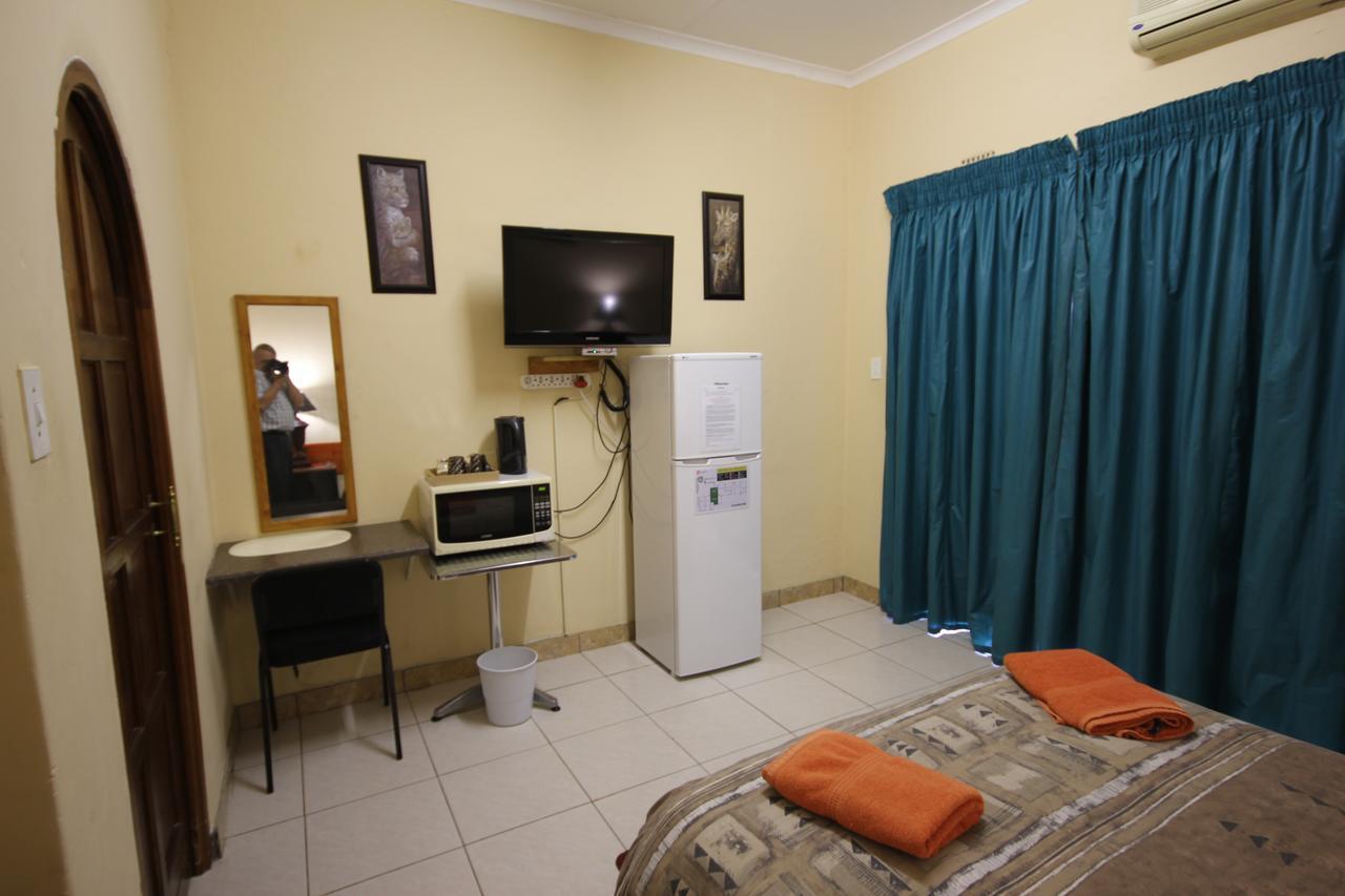 Ingwe Guesthouse Mbombela Esterno foto